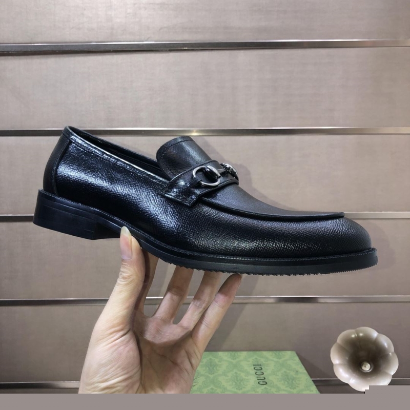 G*u*i leather shoes